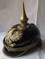 Seltene Original Pickelhaube Preußen Für Offiziere Infanterie (118927) - Casques & Coiffures