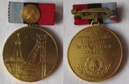 DDR Medaille Für Hervorragende Leistungen In Der Geologie Bartel 299 A (143053) - GDR