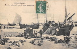 62-BERCK-PLAGE- DERNIERS PREPARATIF POUR LA ¨PÊCHE AUX HARENGS - Berck