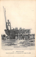 62-BERCK-PLAGE- FEMMES DE PÊCHEURS A LA PREPARATION DES ENGINS DE PÊCHE - Berck