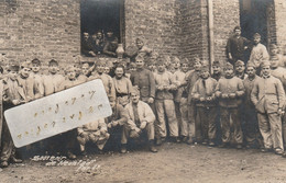 Camp De NEUSTADT - Souvenir De ........ - Militaires Prisonniers  Qui Posent ( Carte Photo ) - Neustadt (Weinstr.)