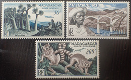 R2452/707 - 1954 - COLONIES FR. - MADAGASCAR - POSTE AERIENNE - SERIE COMPLETE - N°75 à 77 NEUFS* - Posta Aerea