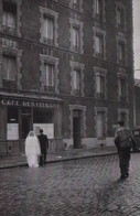 ROBERT DOISNEAU - Montrouge 1945 - Doisneau