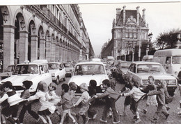 ROBERT DOISNEAU - Les Tabliers De La Rue De Rivoli 1978 - Doisneau