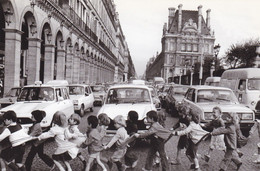 ROBERT DOISNEAU - Les Tabliers De La Rue De Rivoli 1978 - Doisneau