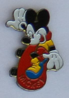 BD139 Pin's DISNEY MICKEY SKATE Signé Disney Achat Immédiat - Disney