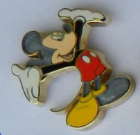 BD210 Pin's DISNEY MICKEY  Qualité Egf  Signé Disney Achat Immédiat - Disney