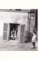 ROBERT DOISNEAU - Rue Vilin, Belleville Paris 1953 - Doisneau