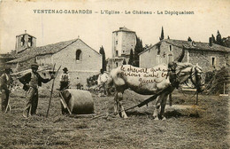 Ventenac Cabardès * Vue Sur L'église Et Le Château * La Dépiquaison * Attelage * Travail Aux Champs - Autres & Non Classés