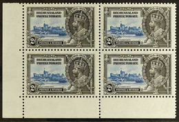 1935 SILVER JUBILEE VARIETY 2d Ultramarine And Grey-black Lower Left Corner Block Of Four, The Lower Right Stamp With "s - Other & Unclassified