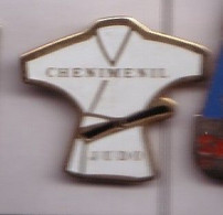 C84 Pin's Ville CHENIMENIL Vosges Club De Judo Achat Immédiat - Judo