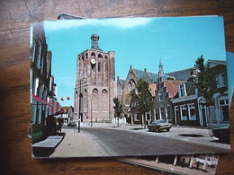 Nederland Holland Pays Bas Workum Met Straat Bij Nederlands Hervormde Kerk - Workum