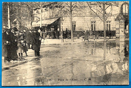 CPA 75008 75016 Paris Inondations Janvier 1910 Place De L'Alma (photographes Opérant Photo Photographie) Colonne Moriss - Paris Flood, 1910
