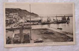 CPSM 14 PORT En BESSIN Vue Sur Le Quai Letourneur La Poissonnerie Et L'Epi Au Fond Les Falaises GABY - Port-en-Bessin-Huppain