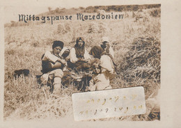 MAZEDONIEN - L'heure Du Déjeuner  ( Carte Photo 12,4 Cm X 8,8 Cm ) - Noord-Macedonië