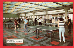 BUTLINS HOLIDAY CAMP   A TYPICAL TABLE TENNIS PING PONG ROOM  RP - Table Tennis