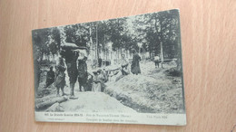 CPA -  810. La Grande Guerre 14.15... Près De VILLE SUR TOURBE (Marne) Transport De Bombes Dans Les Tranchées - Ville-sur-Tourbe