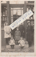 WAMBRECHIES  - On Pose Devant La Boutique Située Rue Principale  ( Carte-photo  ) - Sonstige & Ohne Zuordnung