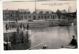 Courseulles Sur Mer - L'écluse Du Bassin - La Pêche à La Sardine - Courseulles-sur-Mer