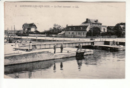 Courseulles Sur Mer - Le Pont Tournant (pêcheurs) - Courseulles-sur-Mer