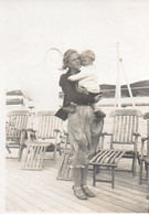 Photo  Jeune Norvégienne Avec Son Frère Sur Le Pont D Un Bateau Aout 1934, Format 9/6 - Personnes Anonymes