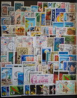 NOUVELLE-CALÉDONIE - SUPERBE Collection De 494 TP + 5 Carnets D'usage Courant De 1959 à 2018 -7 Photos -Rarement Proposé - Collections, Lots & Series