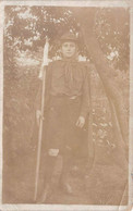 Carte Postale Photo Jeune Garçon En SCOUT-SCOUTISME-ECLAIREUR- - Pfadfinder-Bewegung