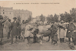 Scènes Du Centre - A La Foire - Conclusion D'un Marché - Paysans