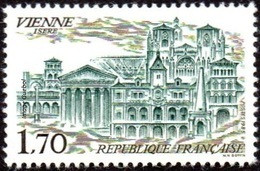 France Architecture N° 2348 ** Vienne (Isére). Temple Auguste, Cathédrale St. Maurice, Eglise St. Pierre, Mairie - Kirchen U. Kathedralen