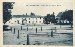 / CPA FRANCE 23 "Chénérailles, Place Du Champ De Foire" - Chenerailles