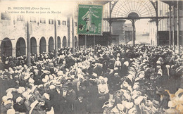 79-BRESSUIRE- L'INTERIEUR DES HALLES UN JOUR DE MARCHE - Bressuire