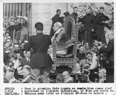 Photographie      Le Pape Pie XII   Se Rend A L'église St Jean De Latran     (voir Scan Et Commentaires) - Identified Persons