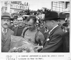 Photographie     Cyclisme   Dufromont, Gagnant De La Course Du Tour Du Nord    (voir Scan Et Commentaires) - Radsport