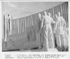 Photographie     Paris  Centre Kellermann. Monument Aux Mères Françaises   (voir Scan Et Commentaires) - Places