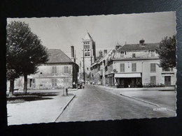 Z33 - 60 - Chambly Sur Oise - L'eglise Et La Place Du Parterre - Edition La Cigogne - 1955 - Andere Gemeenten