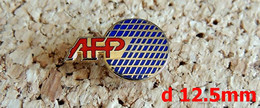 Pin's MEDIA TELE RADIO - AFP Agence France Presse Diamètre 12.5mm  - EMAIL - Fabricant BT - Médias