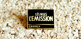 Pin's MEDIA TELE RADIO - CANAL+ émission LES NULS - Métal Doré & EMAIL - Fabricant Inconnu - Médias