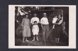 Carte Photo Luynes (13) Portrait Famille Devant Automobile à Identifier ( Genealogie Archives Gautier 46276) - Luynes