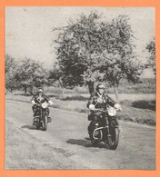 BELLE ILLUSTRATION DATÉE DE 1953 - 13 X 14 Cm - MOTARDS DE GENDARMERIE - GENDARME MOTO - Police & Gendarmerie