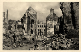 Vire * Rue Chaussée * La Mairie * Bombardement Ruines - Vire