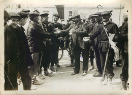 PHOTO DE PRESSE (Originale ) AUBE  BAR SUR AUBE Manifestation Des Vignerons 1911 Photographe M.BRANGER - Professions
