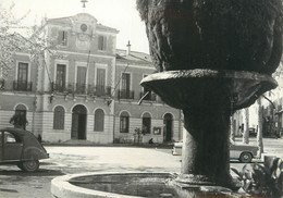 / CPA FRANCE 83 "Le Beausset, La Fontaine Et La Mairie" - Le Beausset