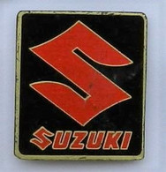 TT92 Pin's MOTO LOGO SUZUKI Achat Immédiat - Motos