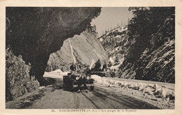 04 Barcelonnette Les Gorges De La Reysolle Voiture Automobile - Barcelonnette