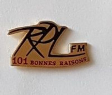 Pin's  Média, Radio  R P L  F M  101  BONNES  RAISONS - Médias