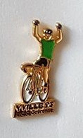 Pin' S  Ville  YVILLE  ( 76 ), Sport  Cyclisme  YVILLE  93, E.C.C  COURONNE - Cyclisme