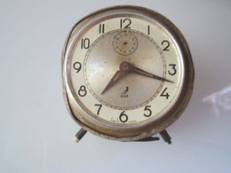 REVEIL VINTAGE JAZ EN L'ETAT  Poids 356 Grammes. - Alarm Clocks