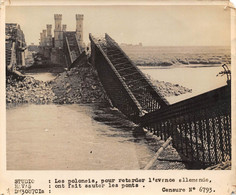 Photographie     Guerre  Les Polonais Pour Retarder L'avance Ennemie Font Sauter Les Ponts (voir Scan Et Commentaires) - Guerre, Militaire