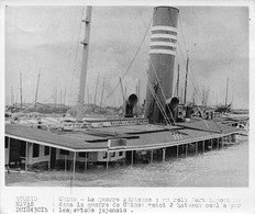 Photographie   Chine  2 Bateaux Coulés Par L'aviation Japonaise     (voir Scan Et Commentaires) - Krieg, Militär