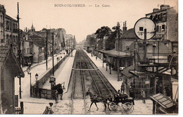 Cpa Bois Colombes La Gare Non écrite - Autres & Non Classés